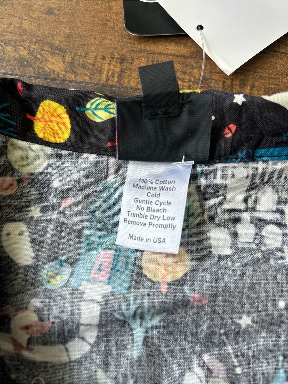 Retrolicious Black Sleeveless Collared Top with Halloween Print - Picture 5 of 9